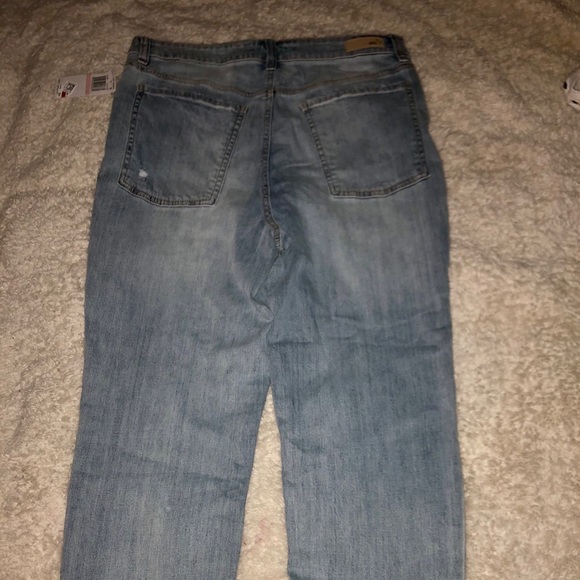 NWT Dollhouse Ripped Boyfriend Jeans - Picture 10 of 12